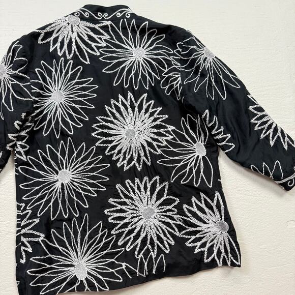 Vintage Chico’s Black White Embroidered Silk Jacket Top, Size 1 (M) - Picture 6 of 6